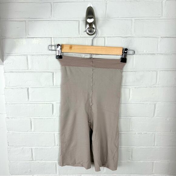SPANX Neutral Biker Shaping Shorts Size E - Picture 1 of 8